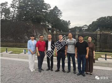 游览皇宫.jpg